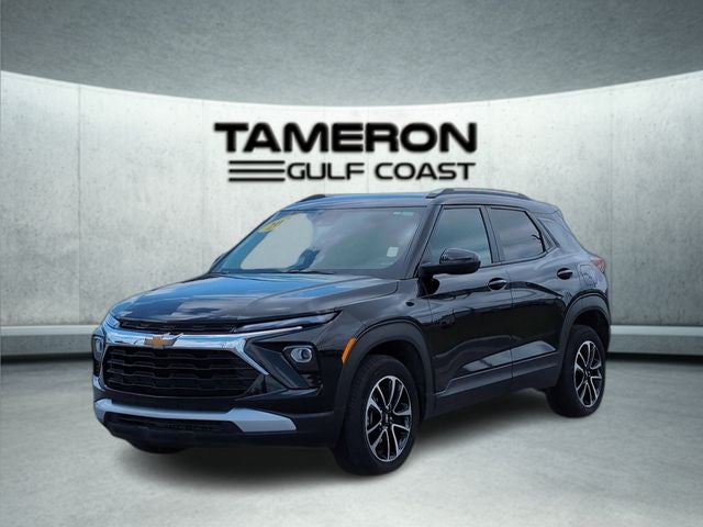 2025 Chevrolet TrailBlazer LT in Mosaic Black Metallic — front three-quarter view