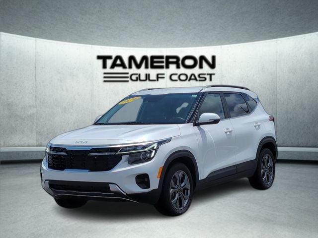 2024 Kia Seltos S in Snow White Pearl — front three-quarter view